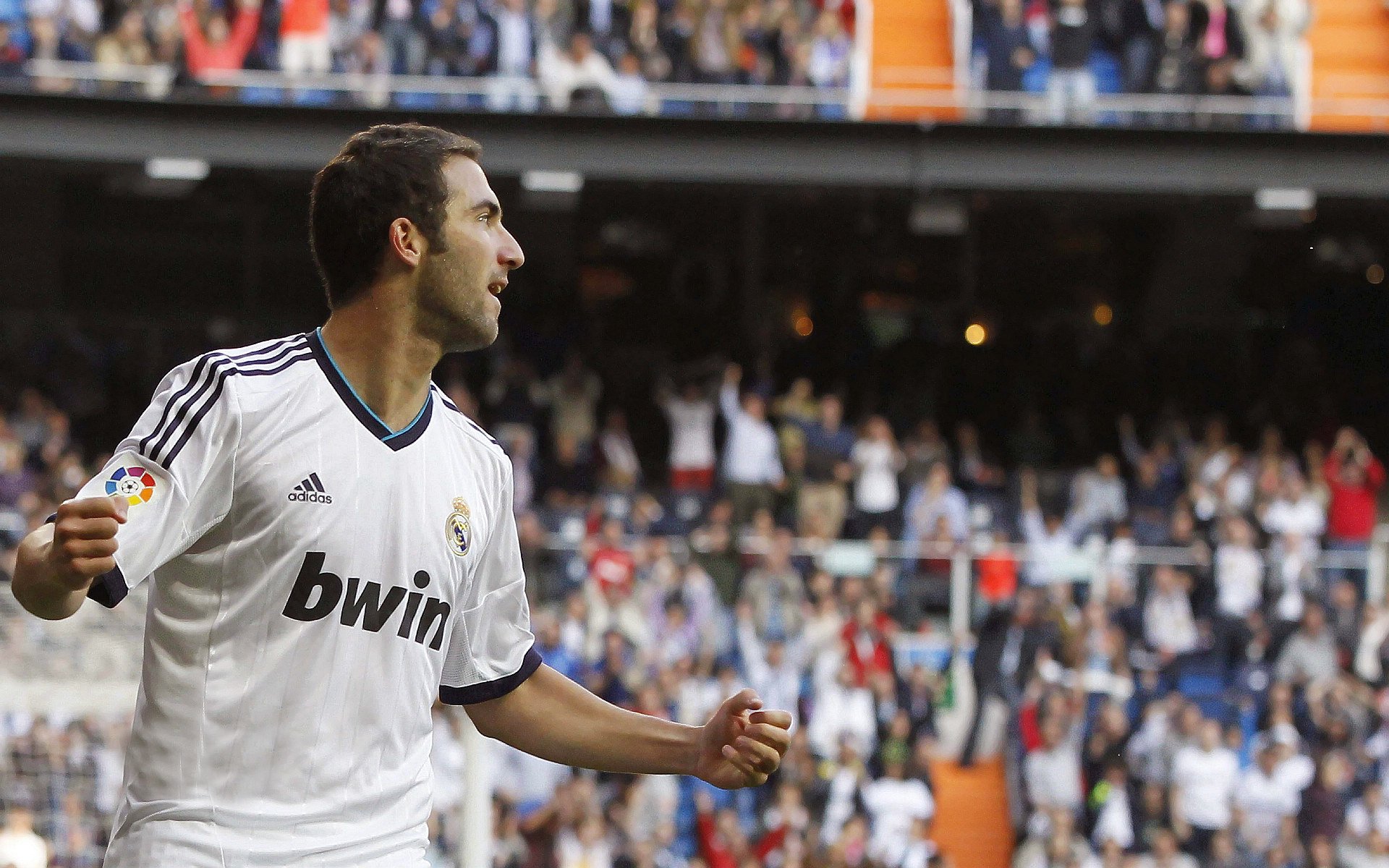 哈兰德连场爆发后上演尬舞,瓜帅盛赞其已达梅西C罗级别,哈兰德足球视频